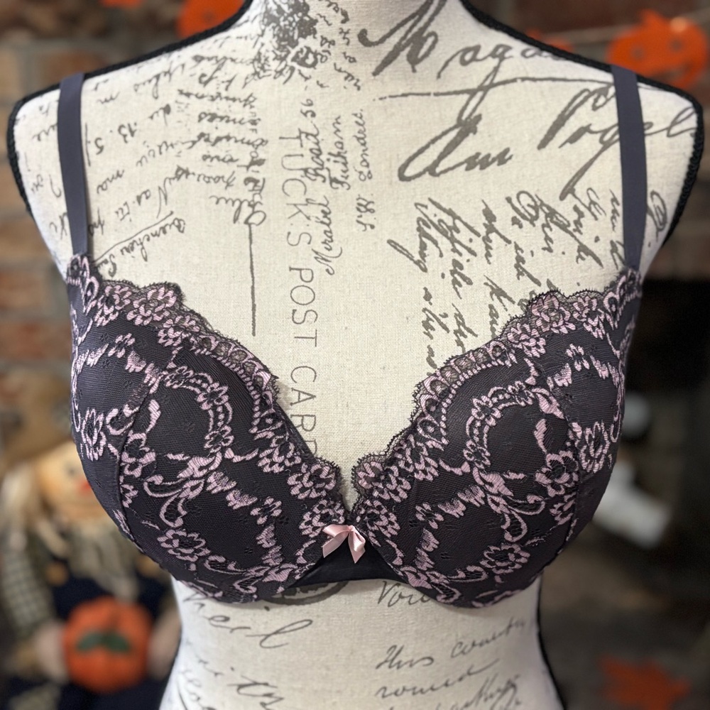 Maidenform Black and Pink Lace Bra